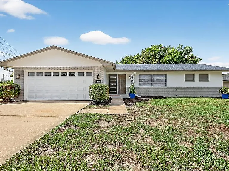 14005 Leeward Dr — Photo 1
