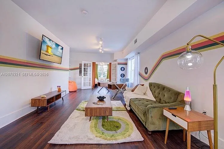 524 NW 35th St #4 — Photo 3