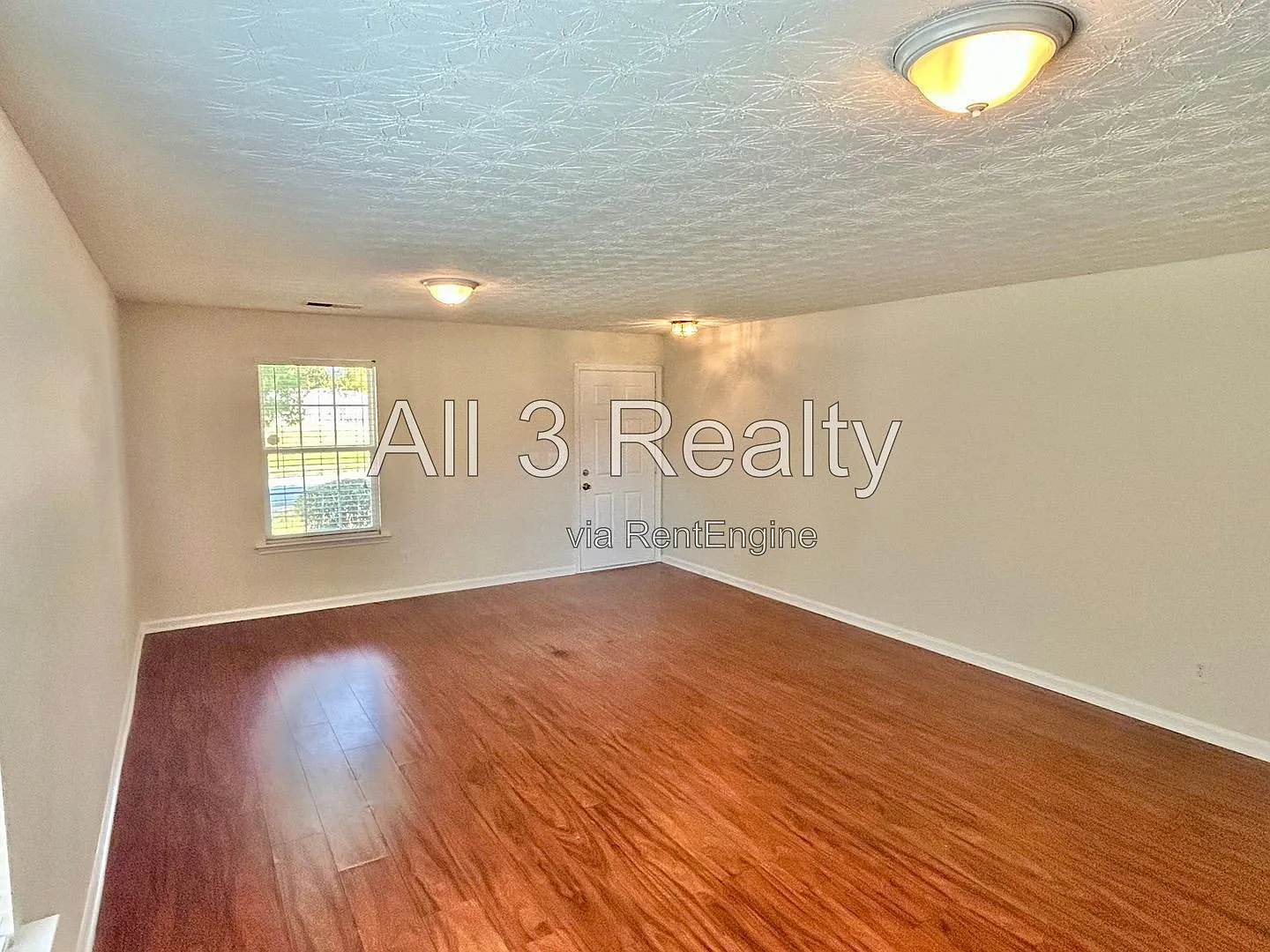 4 bed, 2.0 bath, 2198 sqft, $2,200 — Photo 3
