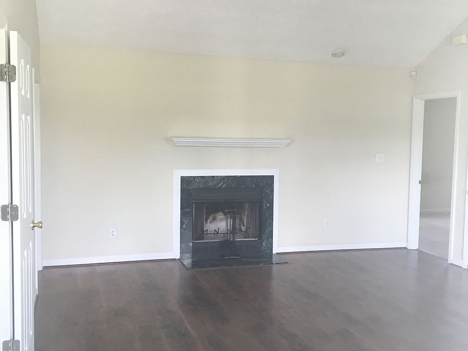 1st image of 105 Sage Creek Dr