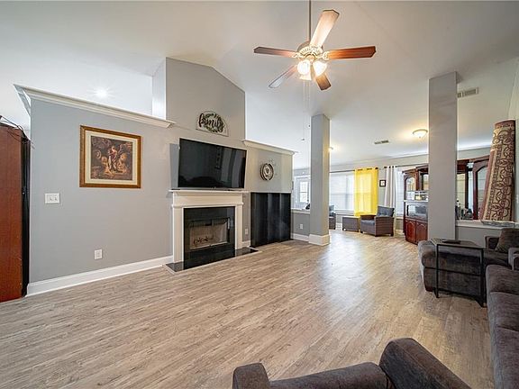 4th image of 309 Lee Road 2138