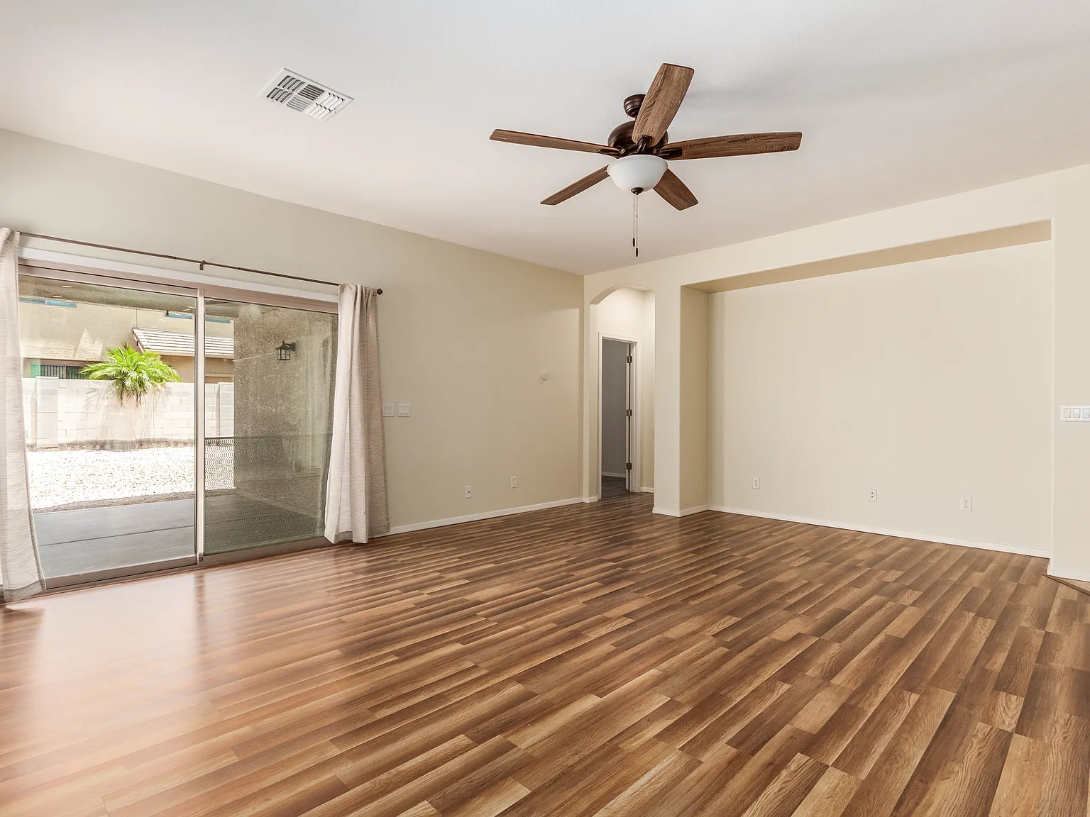 3 bed, 1537 sqft, $1,995 — Photo 4