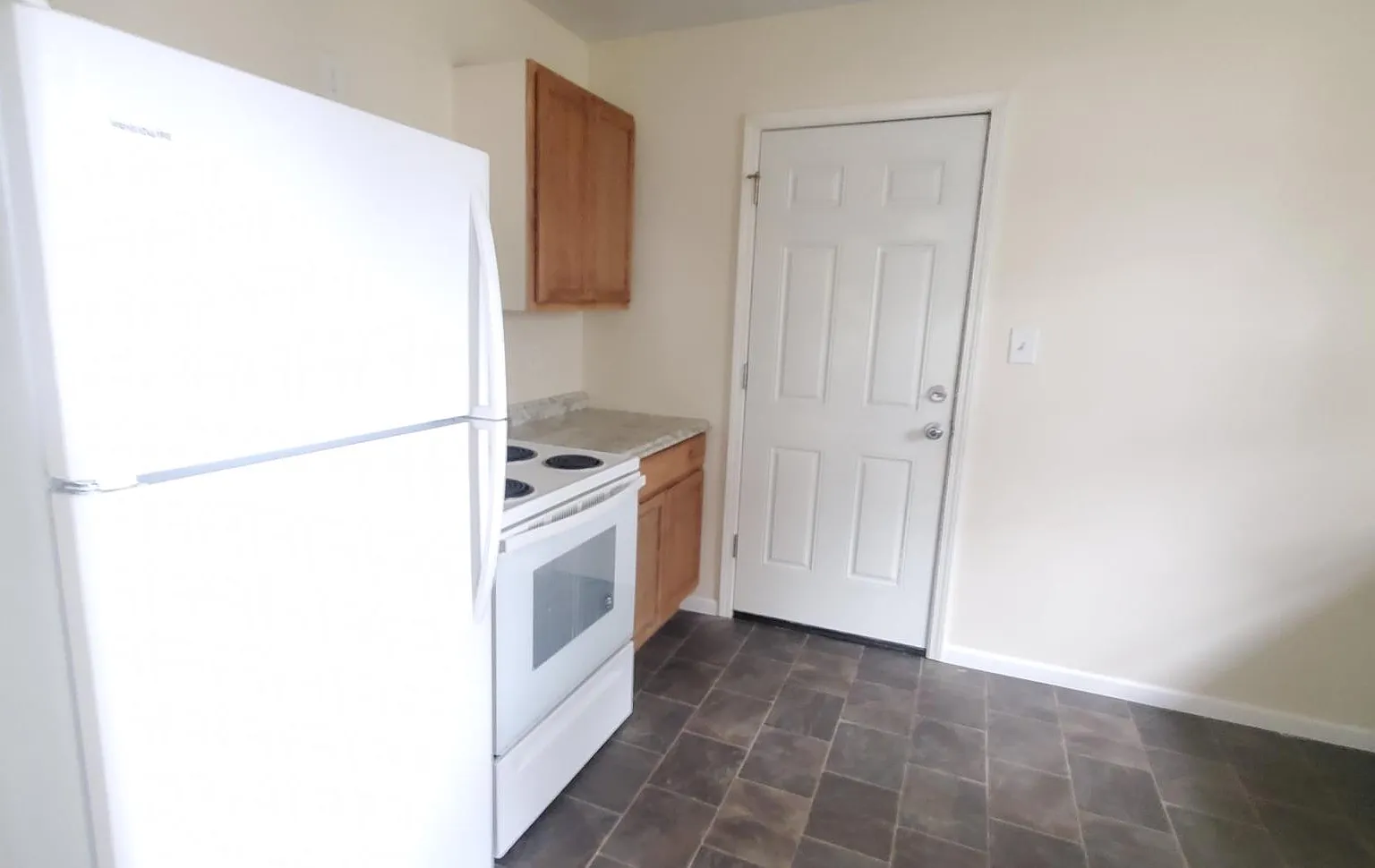2 bed, 1000 sqft, $1,050 — Photo 4