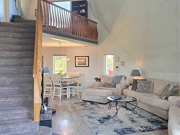 3rd image of 118 1st AVENUE W