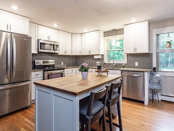 4th image of 56 Harcourt Ave
