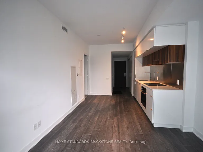 185 Roehampton Ave #2011 — Photo 5