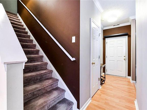 3rd image of 104 Swanee Ln