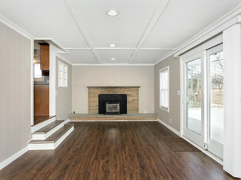 854 Allen St — Photo 14
