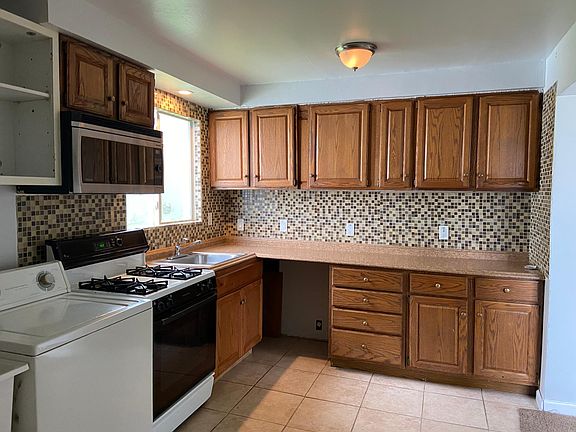3rd image of 22050 Blackstone Ave