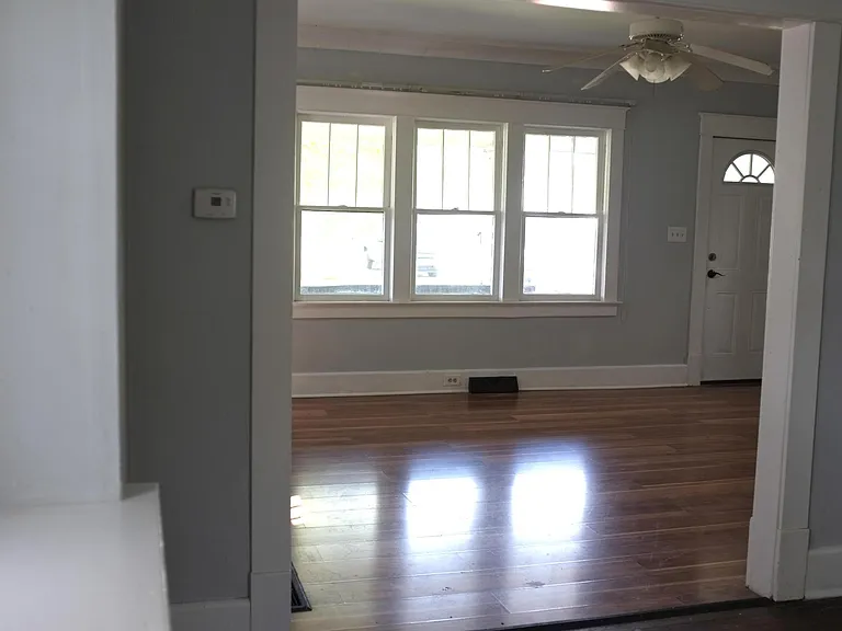 3640 Hazelhurst Ave — Photo 2