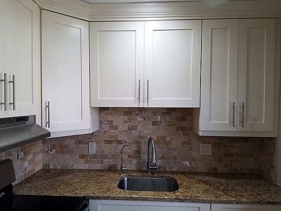 Kitchen sink, lotsa storage