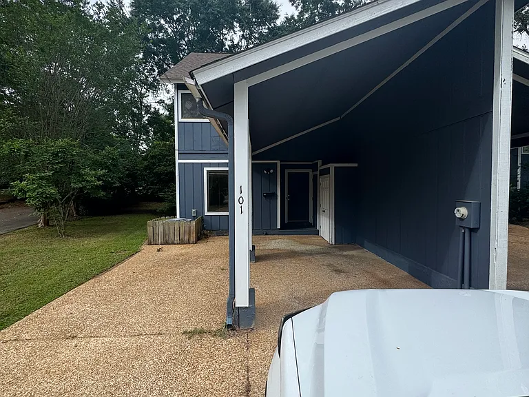 101 Golf Ct — Photo 2