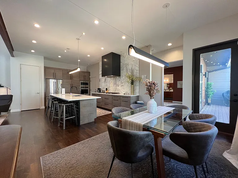 504 Morgan St NE — Photo 5