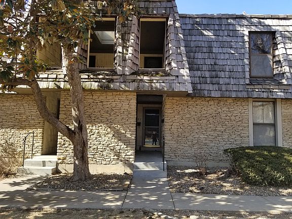3rd image of 7427 W 102nd Ct