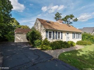 37 Wintergreen Dr, Quaker Hill, CT 06375