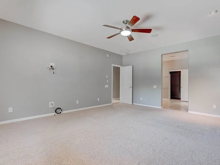 2589 Chateau Clermont St — Photo 28