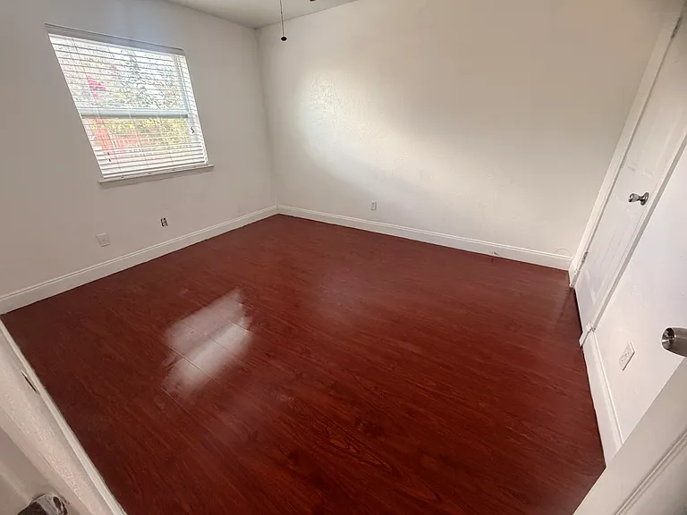 1112 Park Center Ct — Photo 6