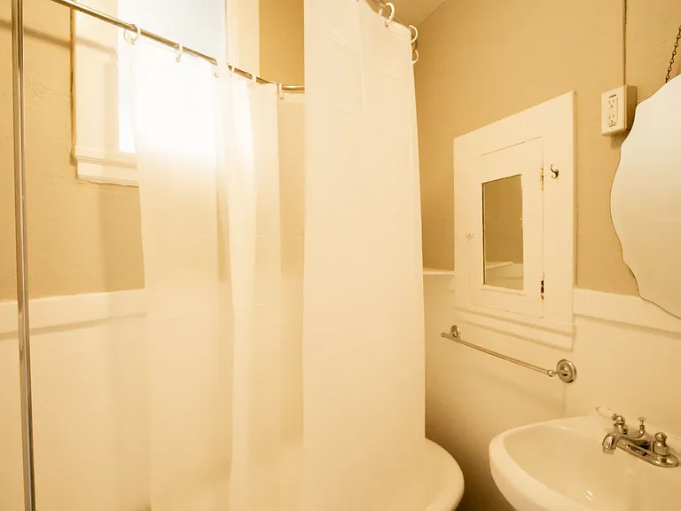 715 SW King Ave #53 — Photo 6