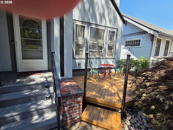 3rd image of 1352 SE Cobb St
