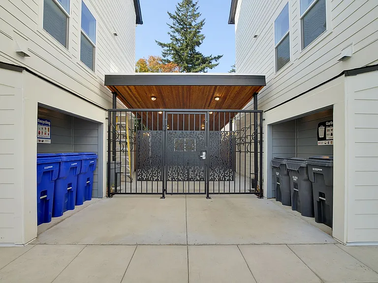 Greeley Court — Photo 13