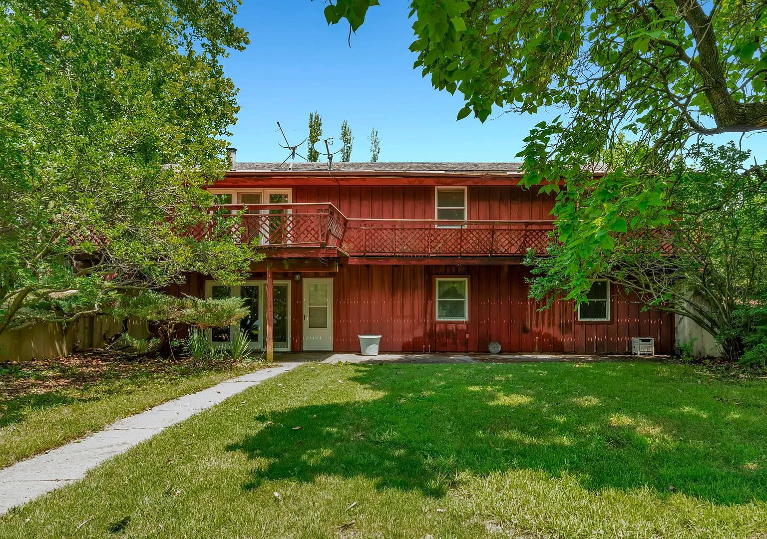 5 bed, 2856 sqft, $2,500 — Photo 1