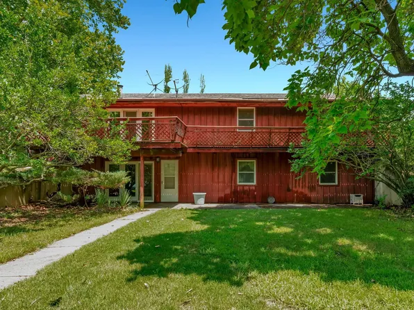40 Deep Creek Rd, Manhattan, KS 66502