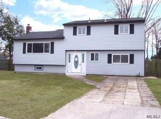 16 Holiday Park Dr, Centereach, NY 11720