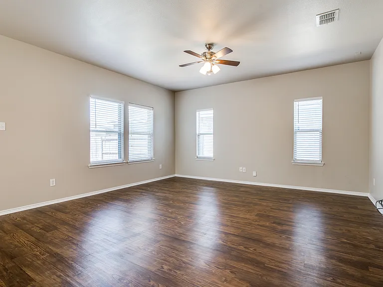 1229 Land Oak Rd — Photo 2