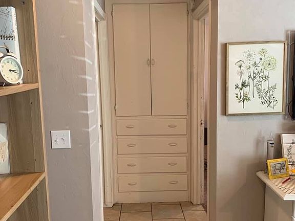 5th image of 215 E Kittyhawk Dr