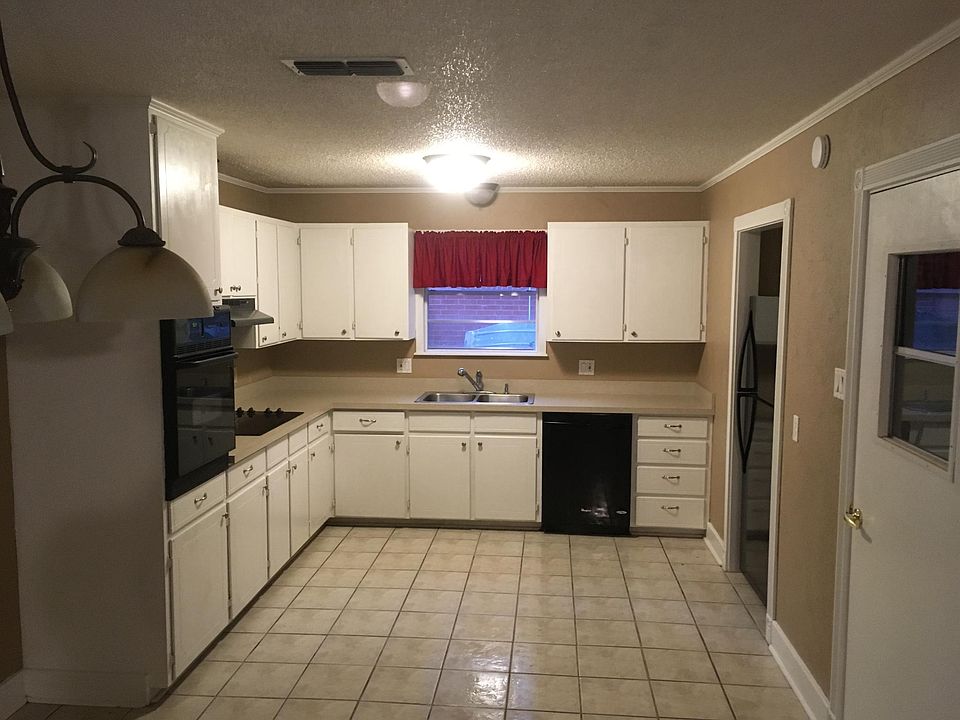 2nd image of 1140 N Lillian St