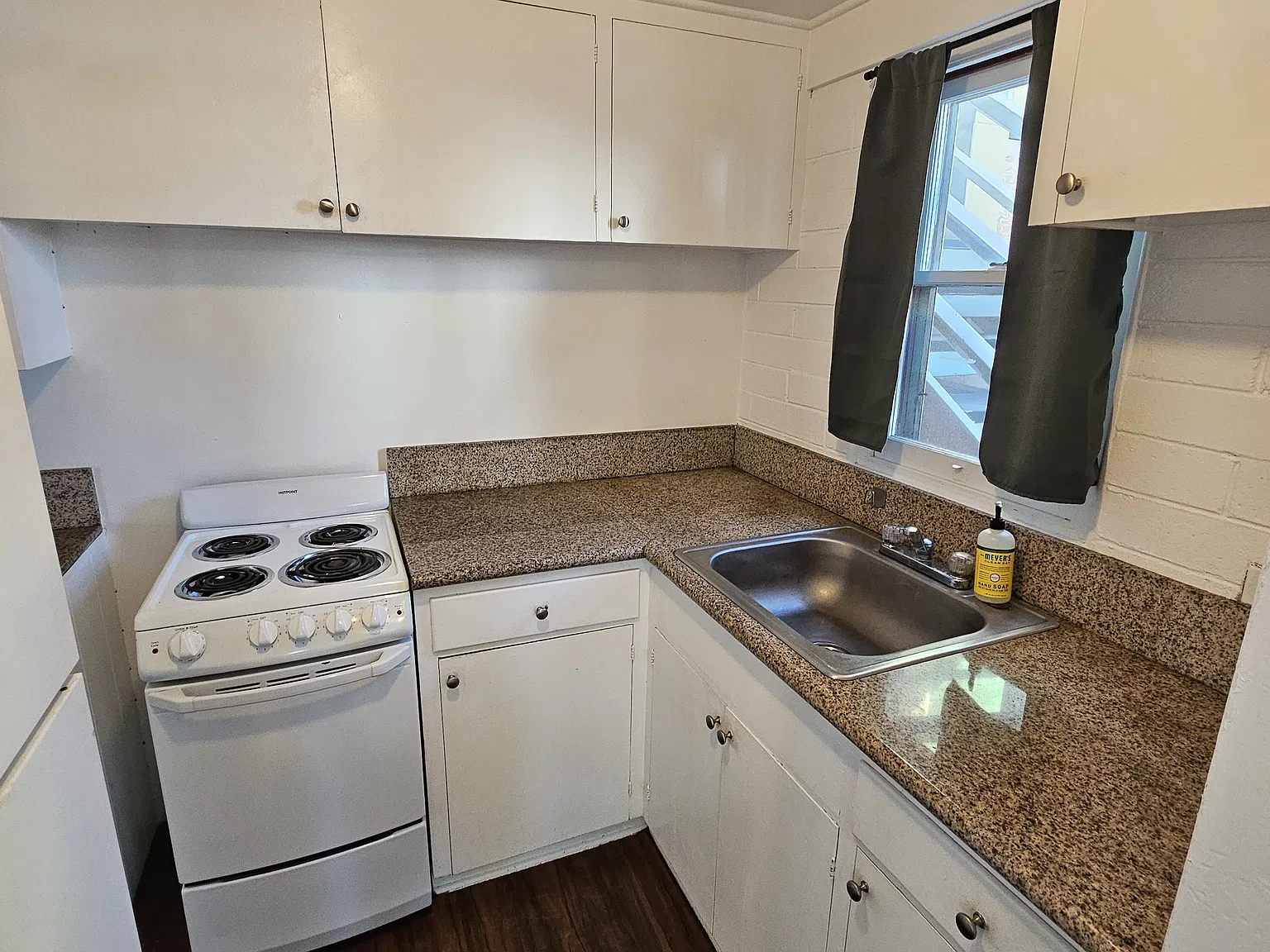 Studio, 400 sqft, $1,600 — Photo 3