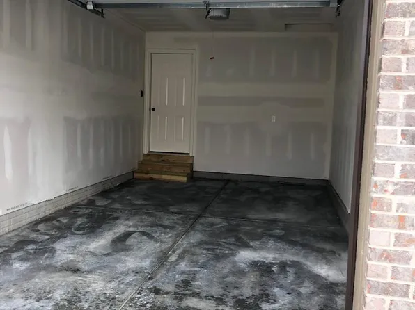 130 E Blackstone St #100, Coal City, IL 60416