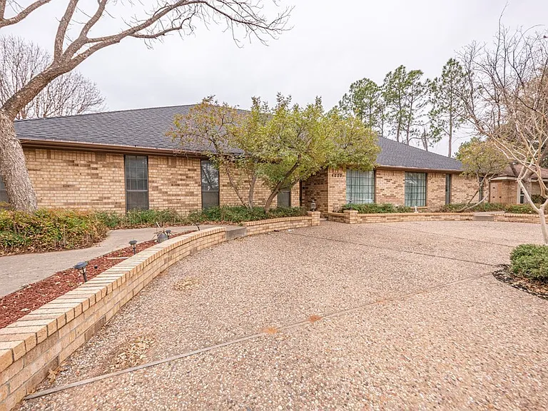 4007 Crestridge Dr — Photo 3
