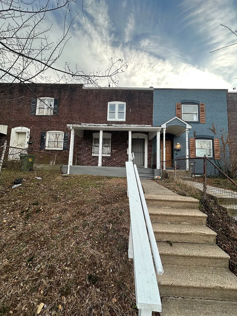 827 Jack St — Photo 1