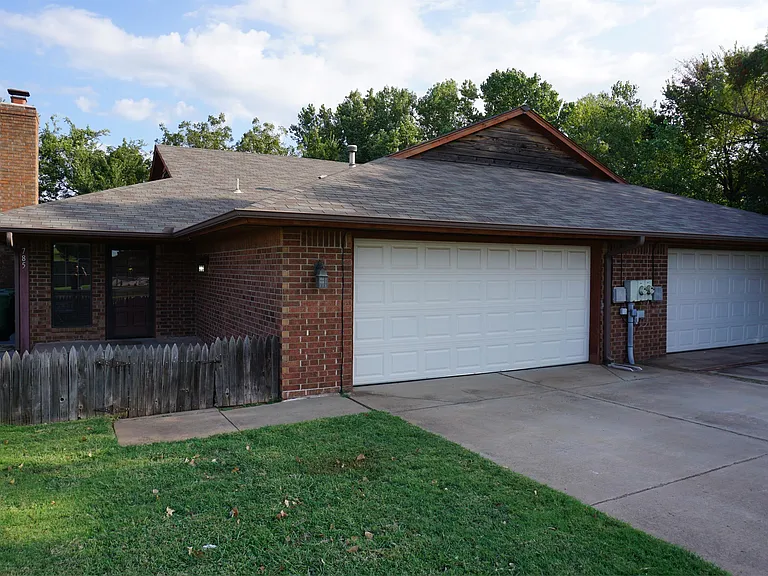 785 Kingsgate Rd — Photo 1