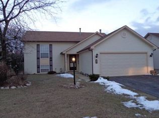 107 Azalea Cir, Streamwood, IL 60107