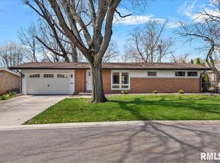 25 Lambert Ln, Springfield, IL 62704