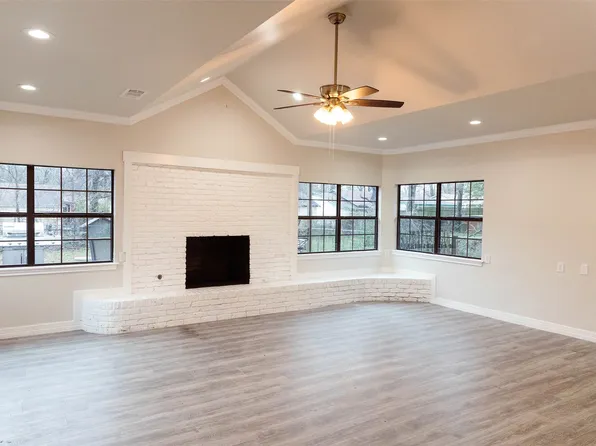 210 Yorke St, Mount Pleasant, TX 75455