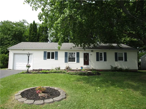 118 Tomahawk Trl, Henrietta, NY 14467
