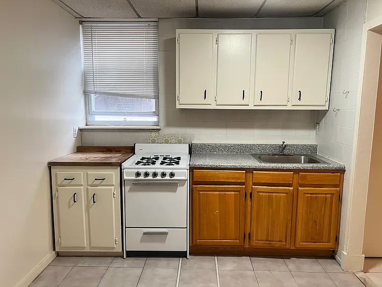 2210 Young Ave #LL — Photo 4