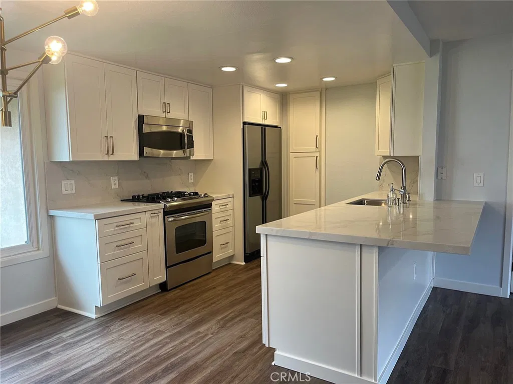 2 bed, 1058 sqft, $4,200 — Photo 4