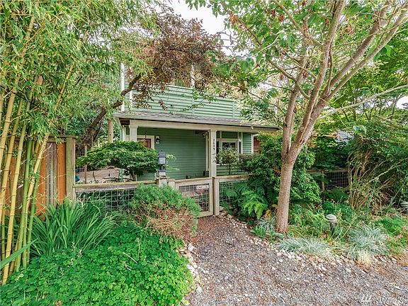 This is the front entry from 86th St.  The property is professionally landscaped for privacy and easy maintenance.