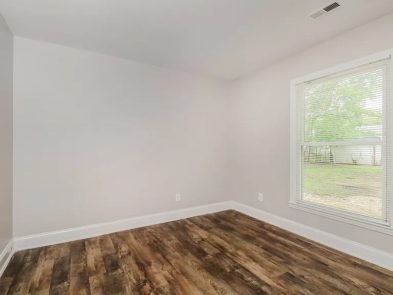 323 Huntsmoor Dr — Photo 13