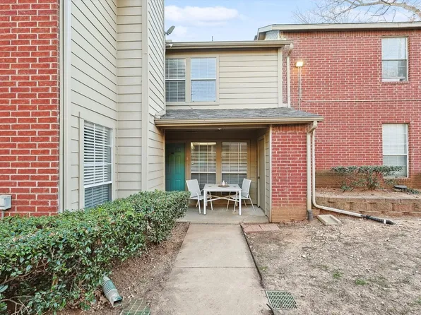 1432 Meadowood Village Dr, Fort Worth, TX 76120