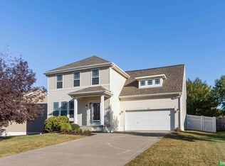 1112 Summit Ridge Dr, Papillion, NE 68046