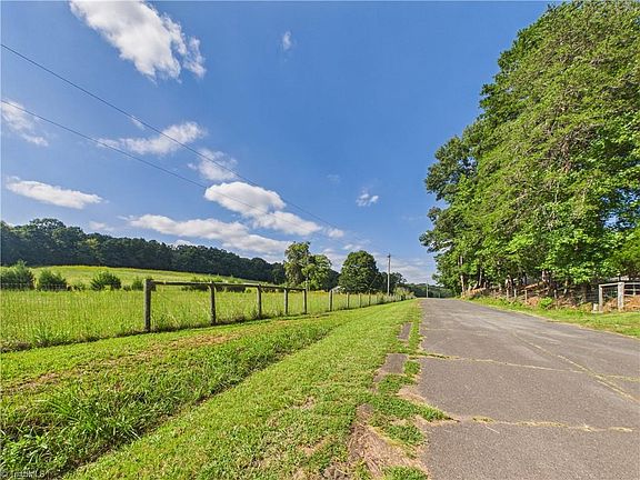 5th image of 1373 Nance Rd