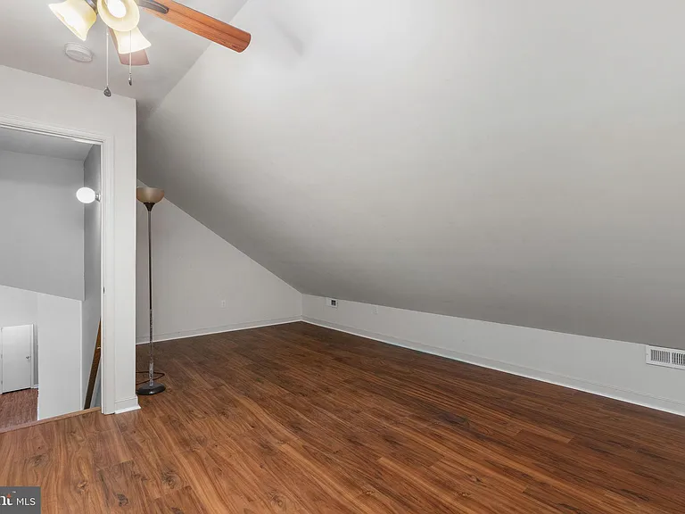 8009 Burrell Rd — Photo 17