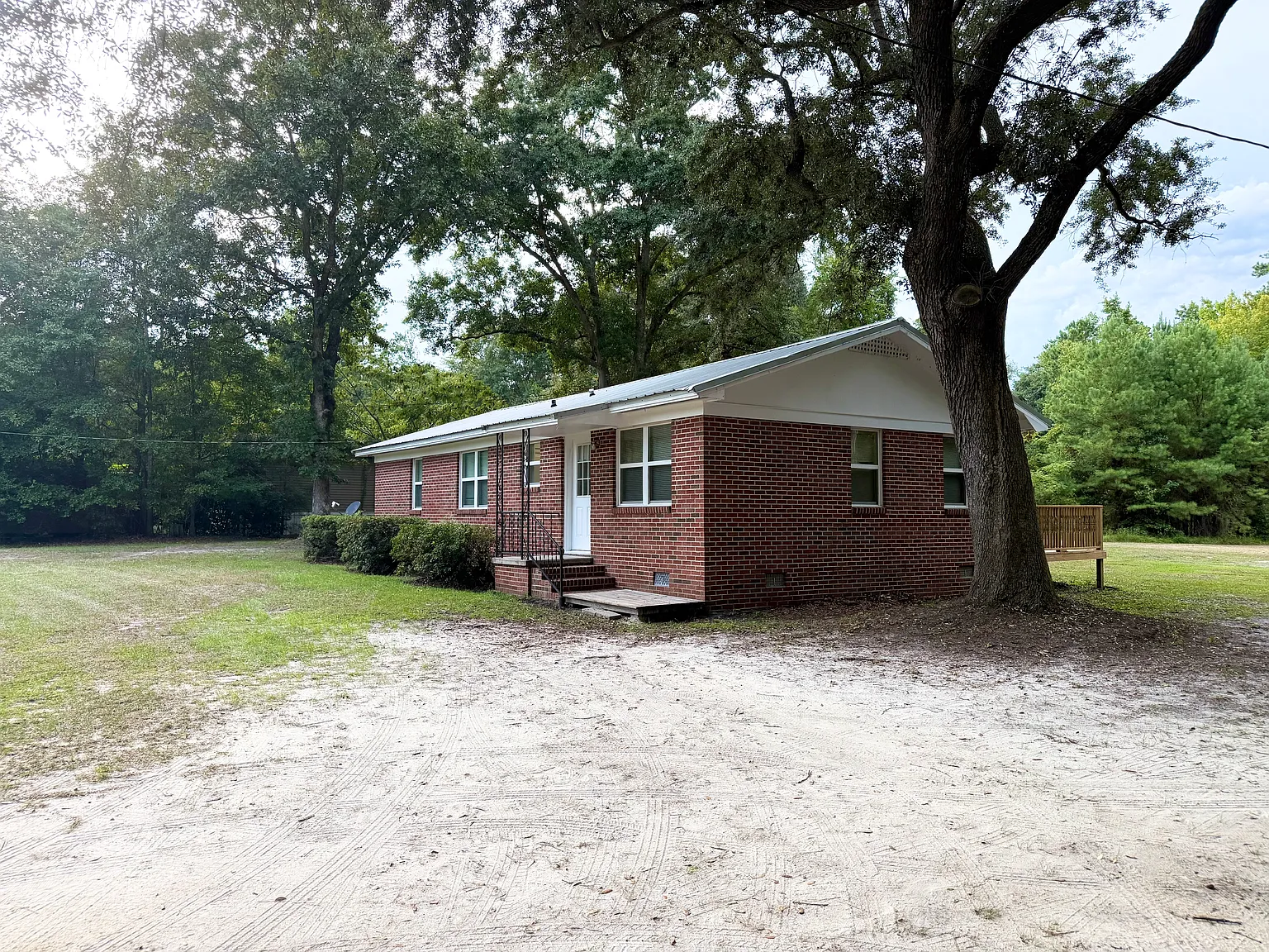 4 bed, 1128 sqft, $1,800 — Photo 2