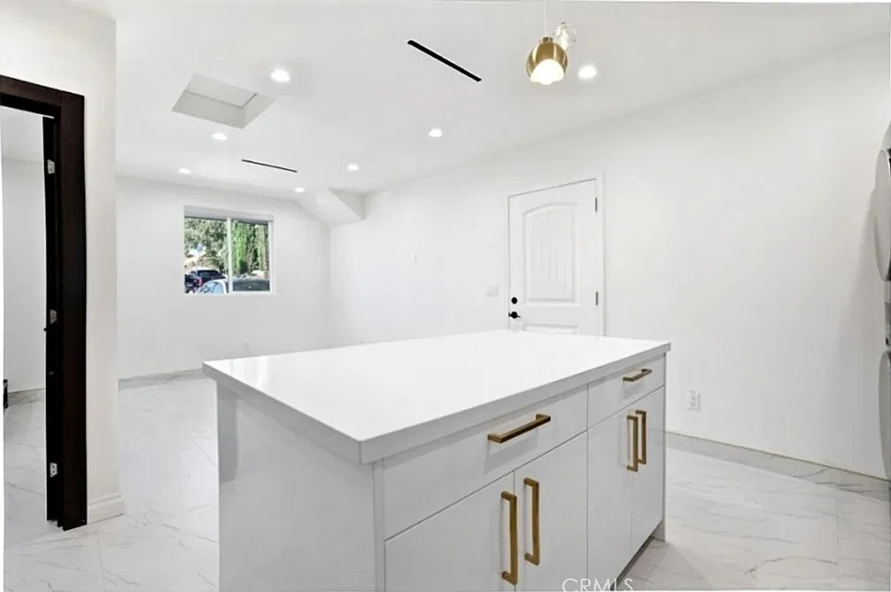 1 bed, 500 sqft, $2,200 — Photo 3