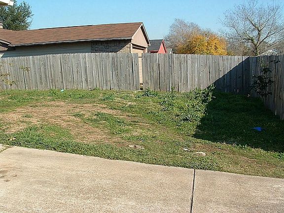 4th image of 14618 Meyersville Dr
